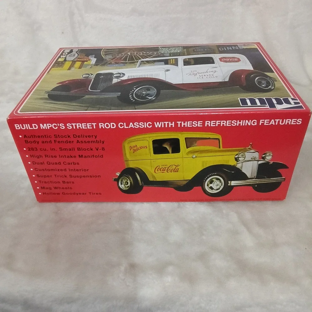 MPC 1/25 1932 Ford Sedan Delivery Coca-Cola Model Kit MPC882/12 Street Rod